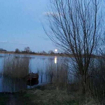 Entspannen Im Dorf Am See Zahren Exteriör bild